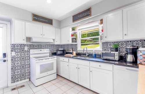 Columbus House | Charming 3-BR pet-friendly house in desirable N. Columbus close to Fort Moore