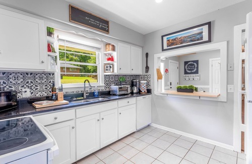 Columbus House | Charming 3-BR pet-friendly house in desirable N. Columbus close to Fort Moore