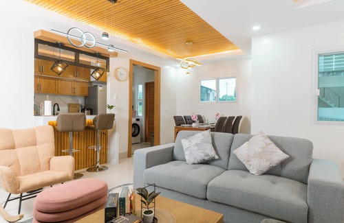 San Pedro House | Charming 3-bedroom House with Fast WiFi,fully AC, near Honda Bay