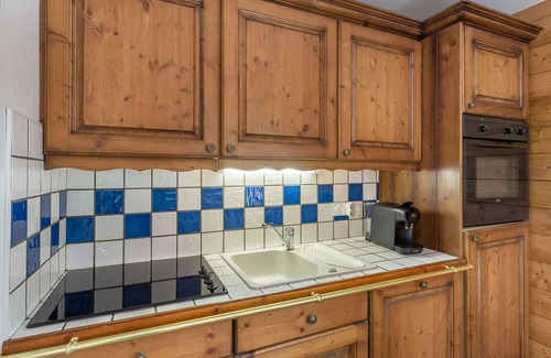Meribel Village Apartment | Charming 3-room apartment with 2 bedrooms, terrace, parking and Wi-Fi in Méribel
