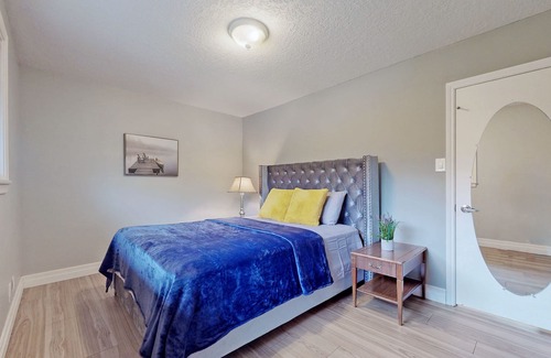 Breslau House | Charming 3 Room Cottage in the city