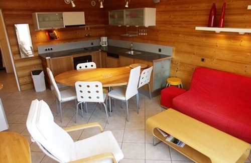 Orcieres-Merlette Apartment | Charming 3-room, pets allowed, 700m from slopes, 6 people, bedding included in winter
