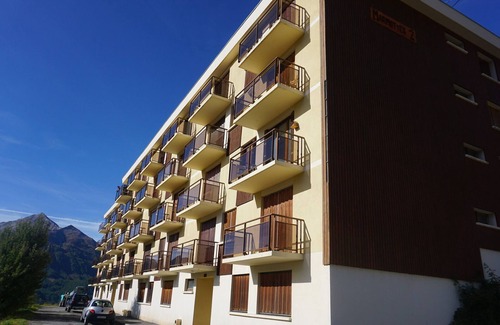 Orcieres-Merlette Apartment | Charming 3-room, pets allowed, 700m from slopes, 6 people, bedding included in winter
