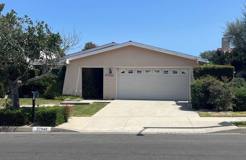 Rancho Palos Verdes House | Charming 3-bedroom house with city and ocean views in tranquil Palos Verdes.