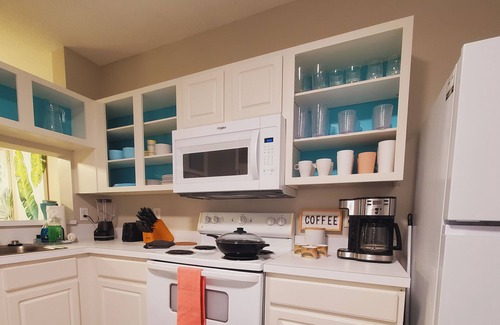 Arlington House | Charming 30+ Day Stay 2-bedroom townhome with WiFi, AC in fabulous Jacksonville