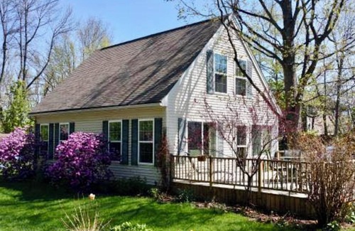 Malletts Bay Cottage | Charming 3B/R Cottage on Malletts Bay