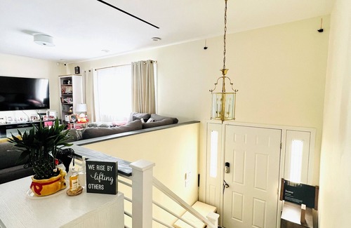 Glen Cove House | Charming 3B2B Home Upper Level