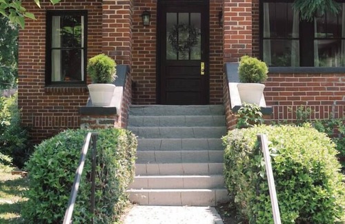 Columbia House | Charming 3BD 2BA at Melrose