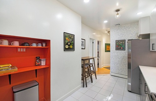 McGinley Square Apartment | Charming 3BD apt minutes from NYC, EWR w/parking