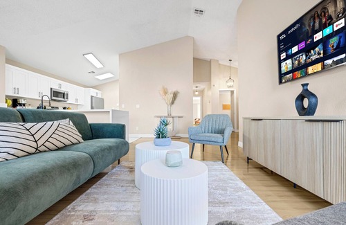 West Sahara House | Charming 3BD Getaway Near DT Summerlin in Las Vegas.