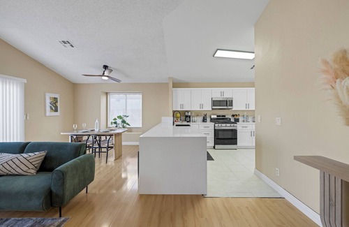 West Sahara House | Charming 3BD Getaway Near DT Summerlin in Las Vegas.