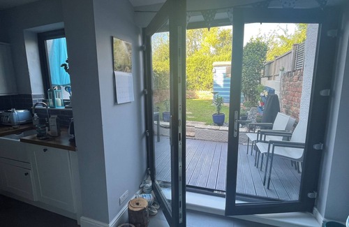Southville Apartment | Charming 3BD House w/Private Garden - Bristol!