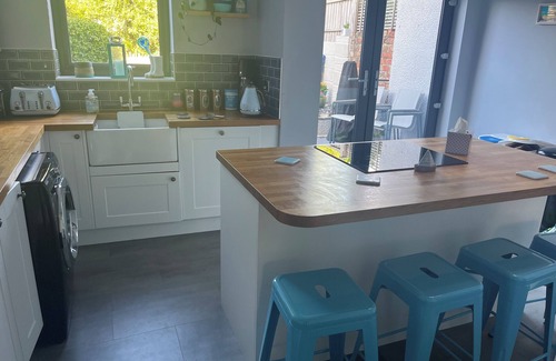 Southville Apartment | Charming 3BD House w/Private Garden - Bristol!