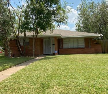 Sharpstown House | Charming 3Bdrm Retreat Near HCU