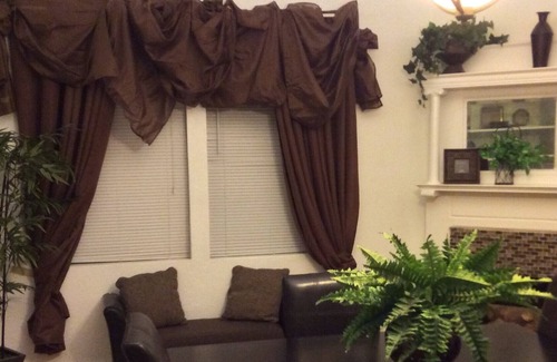 Logan Heights House | Charming 3Bedrooms 3BathsHouse & Pool, Mins Away From ZoO,, Gaslamp