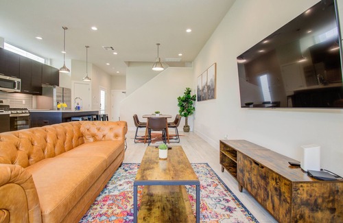 Northside House | Charming 3BR/2.5A Gem with Garage&Pet-Friendly
