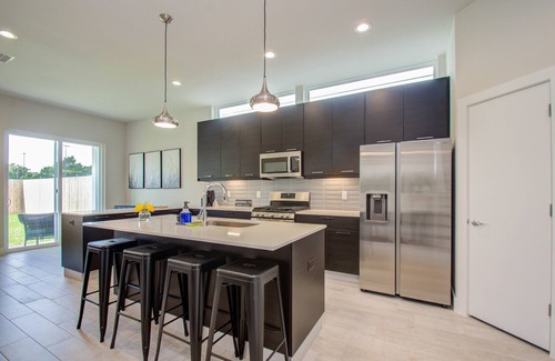 Northside House | Charming 3BR/2.5A Gem with Garage&Pet-Friendly