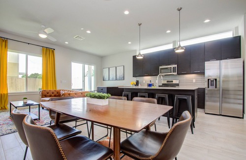 Northside House | Charming 3BR/2.5A Gem with Garage&Pet-Friendly