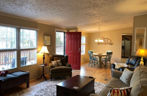 Lake Norman of Catawba House | Charming 3BR 2BA Lakefront Lake Norman Home with Beach & Dock (sleeps 10)
