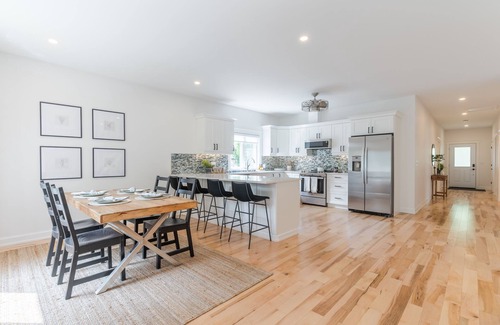 Port Hope House | Charming 3BR Bungalow + Hot Tub in Port Hope
