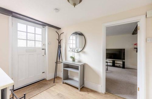 Datchet House | Charming 3BR Cottage Near Windsor and Sights