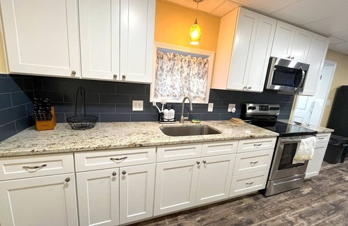 Blossvale House | Charming 3BR Cottage Near Sylvan Beach | Pets OK