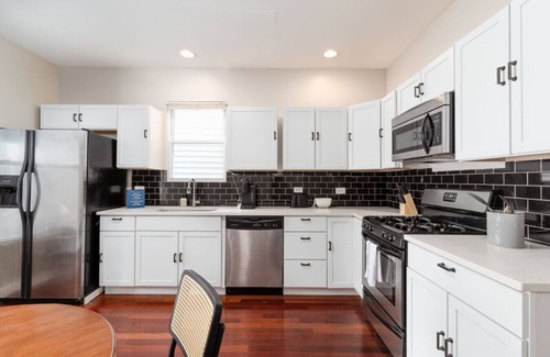 Avondale Apartment | Charming 3BR Duplex Apartment W2