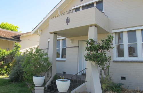 Moonee Ponds House | Charming 3BR Garden Home! Walk to Puckle Street