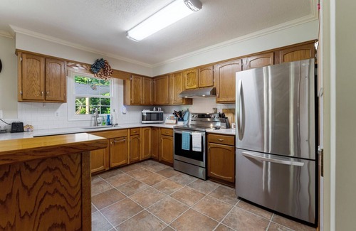 Ruby House | Charming 3BR Home in Scenic Fredericksburg AC & Comfort