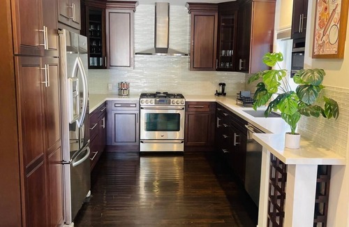 Encino House | Charming 3BR Home in Prime Encino Location With Ping-Pong & Spa!