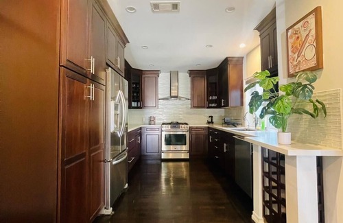 Encino House | Charming 3BR Home in Prime Encino Location With Ping-Pong & Spa!