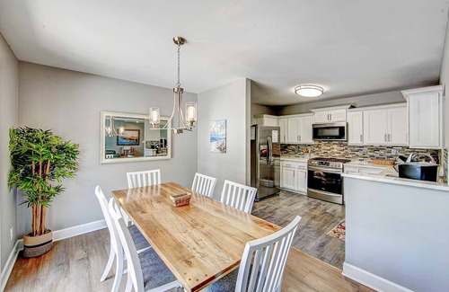 Frisco House | Charming 3BR home in Frisco with Wifi, Full Kitchen and Private Hot Tub