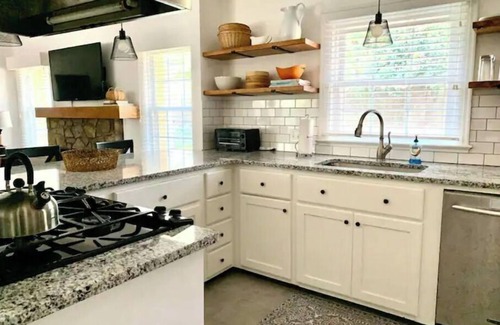 Little Rock House | Charming 3BR Mid-Century Home in Historic Hillcrest