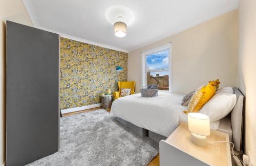 Hoe Street House | Charming 3BR Near Tube - Walk To Cafes, Lloyd Park - Copeland 3BR Combo