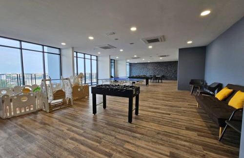 Taman Charming Apartment | Charming 3BR Podium 7pax Walk to Aeon