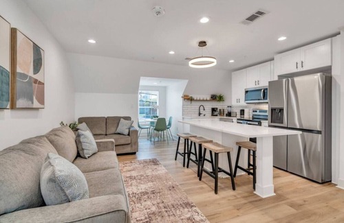 Tulane - Gravier Hotel | Charming 3BR Retreat w Shared Pool & Hot Tub, NOLA