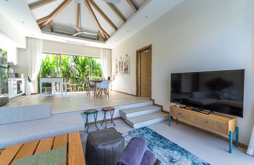 Si Sunthon Villa | Charming 3BR Casa Azure 8 - New Villa for Family & Friends with 24/7 Security