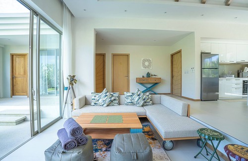 Si Sunthon Villa | Charming 3BR Casa Azure 8 - New Villa for Family & Friends with 24/7 Security