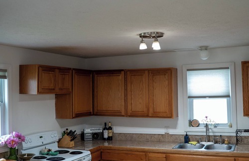 St. Albans Apartment | Charming 3BR 2BA Home – Walk to Downtown St. Albans, Near Lake Champlain