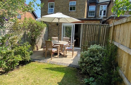 Colnbrook House | Charming 3BR Victorian Cottage in the historic town of Colnbrook, Berkshire