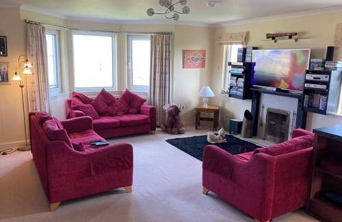 Baleshare House | Charming 4-bedroom bungalow with WiFi in serene Hebridean Isle of North Uist.
