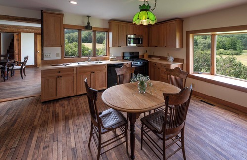 Middletown Springs Other | Charming 4-bedroom farmhouse with WiFi, AC in Enchanting Middletown Springs