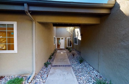 Woodland Hills House | Charming 4 BD residential home in Woodland Hills