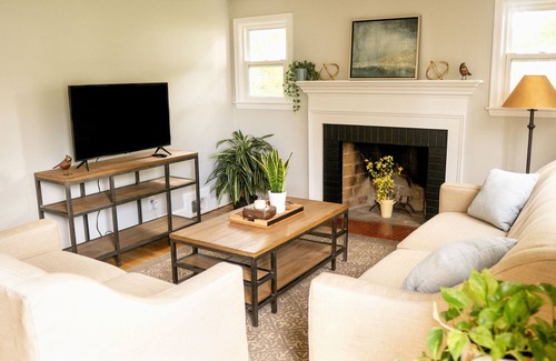 West Hartford House | Charming 4-Bed / 2-Bath House in Ideal Location!