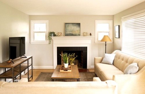 West Hartford House | Charming 4-Bed / 2-Bath House in Ideal Location!