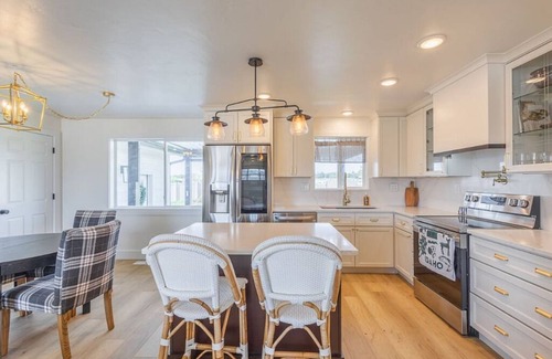 Nampa Apartment | Charming 4 Bed 3.5 Bath Ranch Style Rental on 1 acre - 2.5 miles to Freeway
