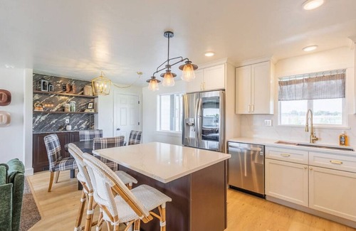 Nampa Apartment | Charming 4 Bed 3.5 Bath Ranch Style Rental on 1 acre - 2.5 miles to Freeway