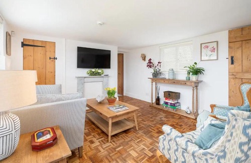 Ware House | Charming 4 Bed Cottage in Herts Countryside - Pass the Keys