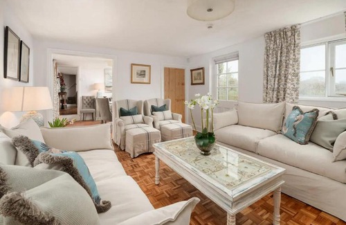 Ware House | Charming 4 Bed Cottage in Herts Countryside - Pass the Keys