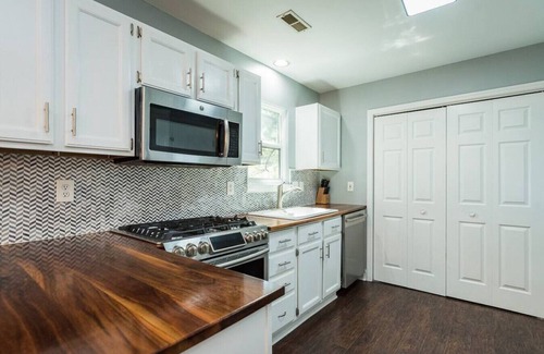 Chapel Hill House | Charming 4 bed home with water views-mins to UNC